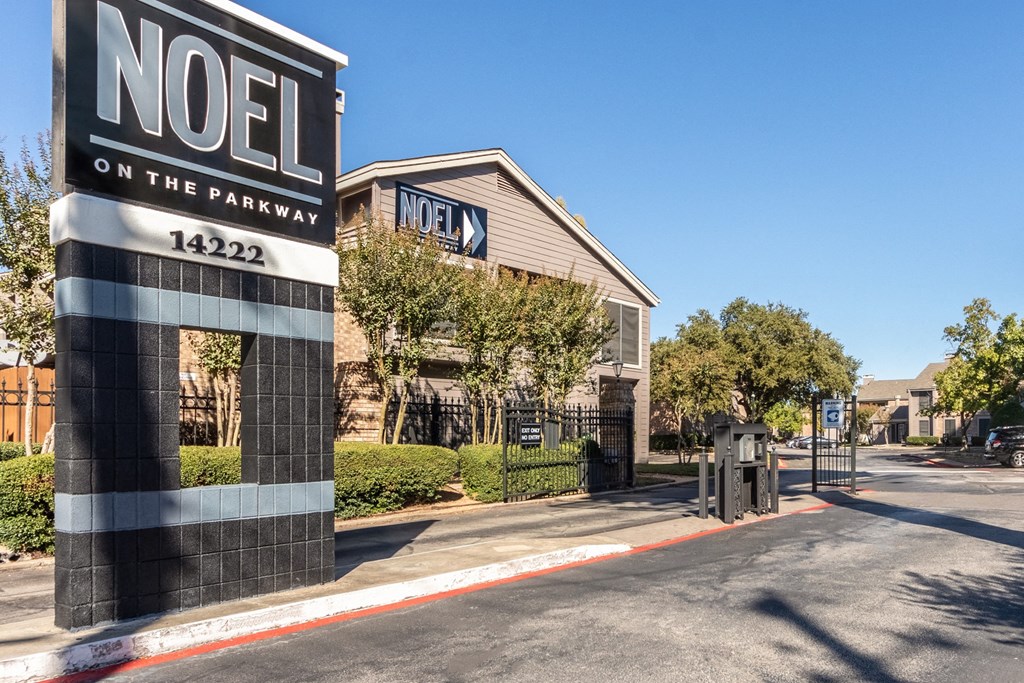 Entrance Monument Signage at Noel on the Parkway Apartments in Dallas, Texas, TX