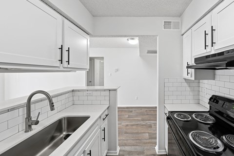 2 bedroom kitchen in Oaks of Denton in Denton, TX