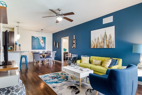Cpzy living room with blue walls at Oakleaf Plantation in Jacksonville, FL