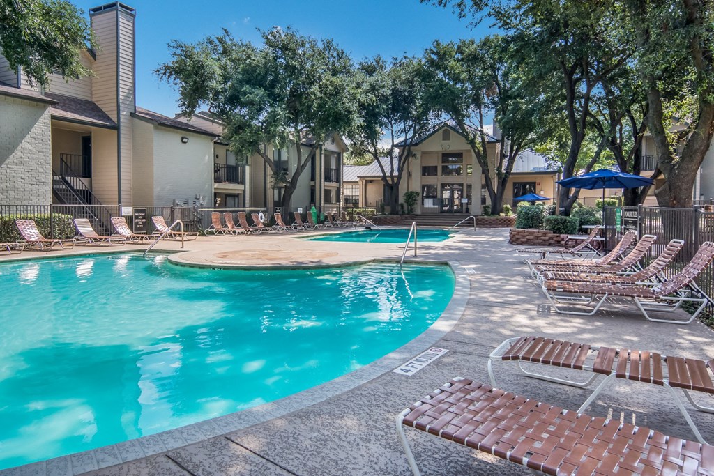 Pool  | Pavilion | Arlington, Texas Apartments