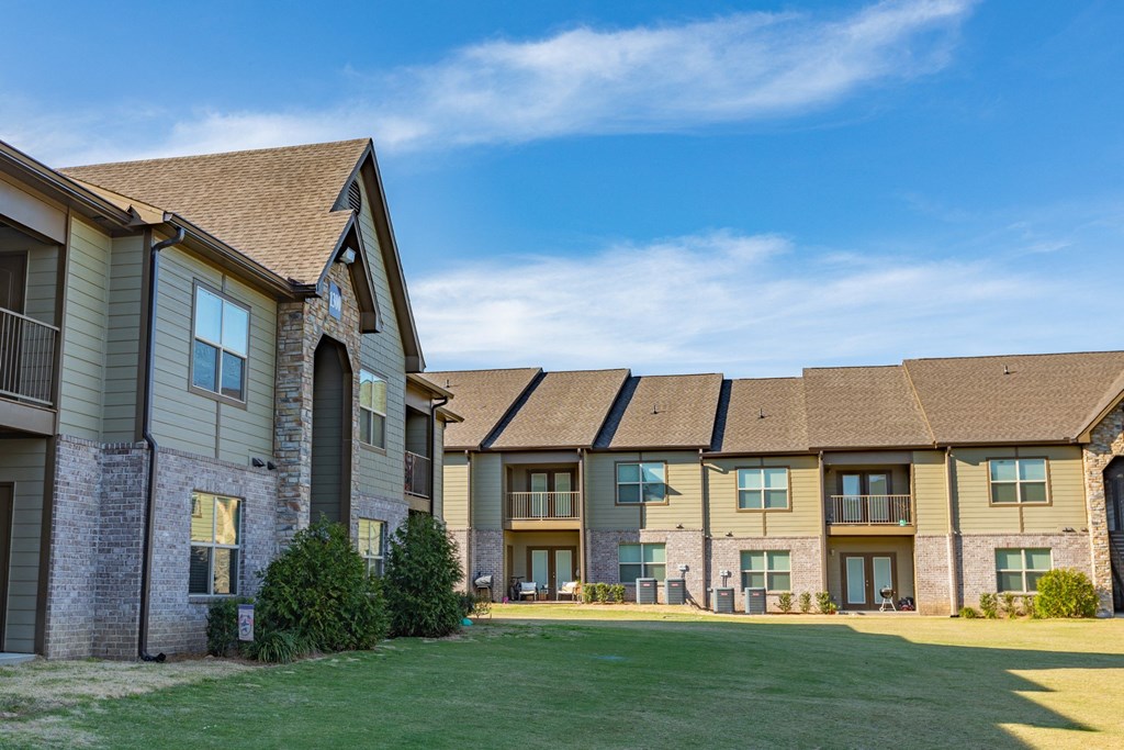 Apartment Exterior 2 | Pensacola Grand | Pensacola FL