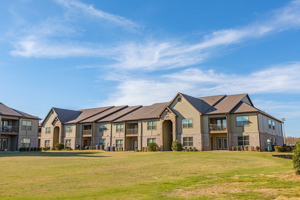 Apartment Exterior | Pensacola Grand | Pensacola FL