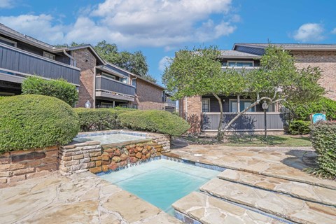3ft section of the pool with a walkway and a fountain feature above at The Pearl apartments in Shreveport, LA