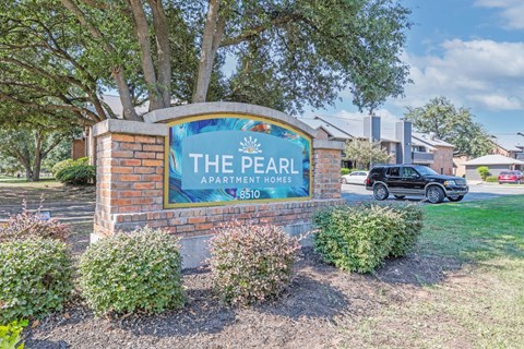Property signage at the entrance for The Pearl apartments in Shreveport, LA