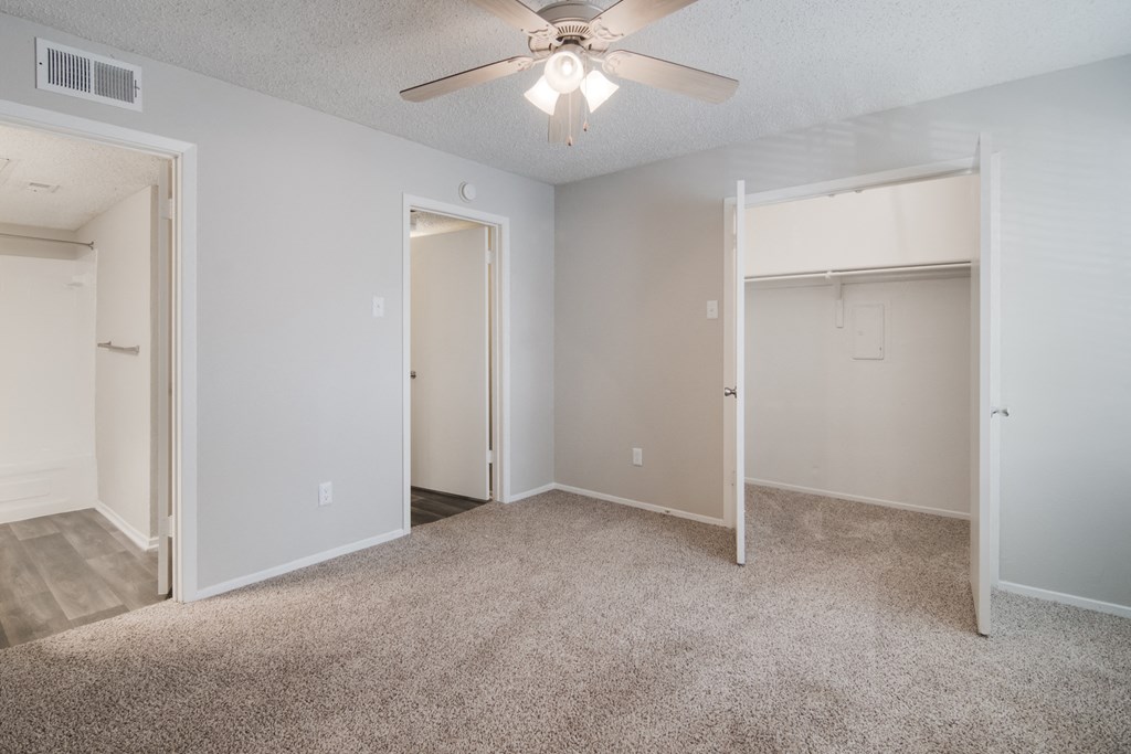 Bedroom with Ceiling Fan at Preston Villas Apartment Homes, Dallas, Texas, TX