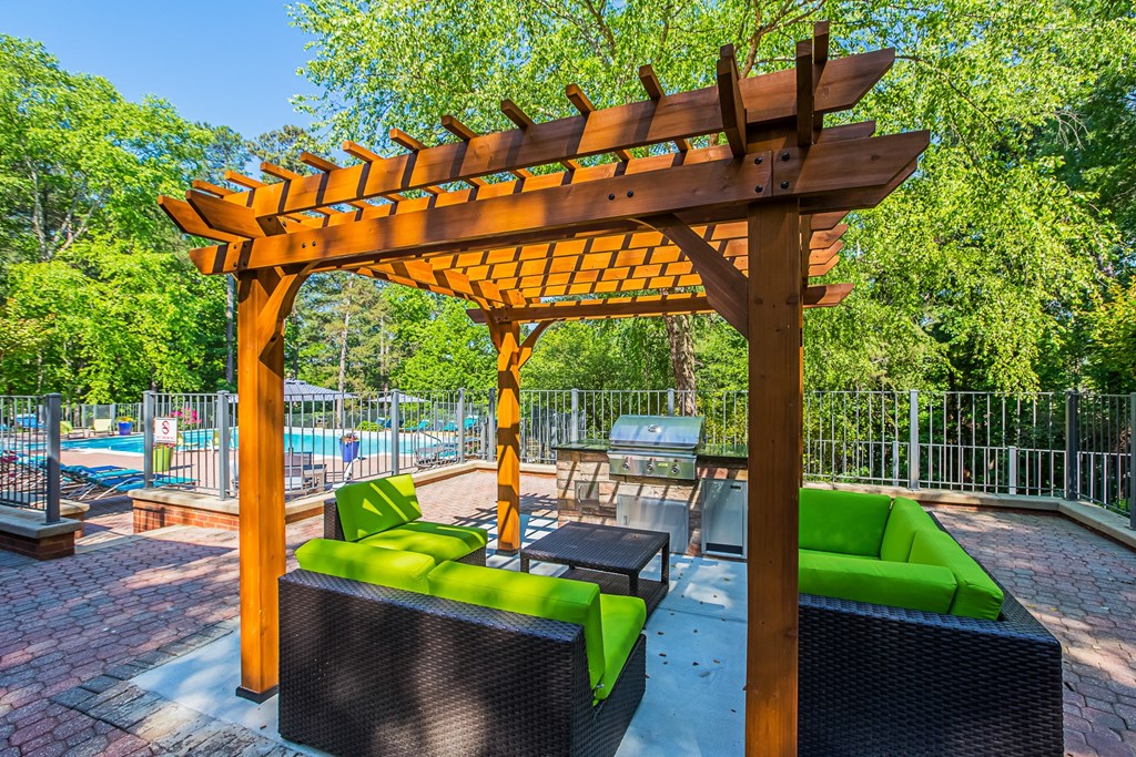 Patio Seating at Woodmere Trace in Duluth, GA