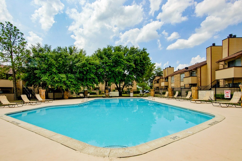 Pool View 1 at 600 Baylor in Longview Tx