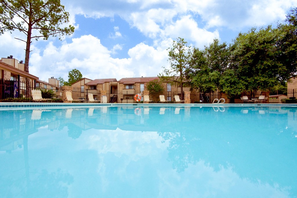 Pool View 2 at 600 Baylor in Longview Tx