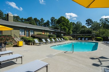 Swimming Pool at Dunwoody Pointe Apartments in Sandy Springs, Georgia, GA 30350