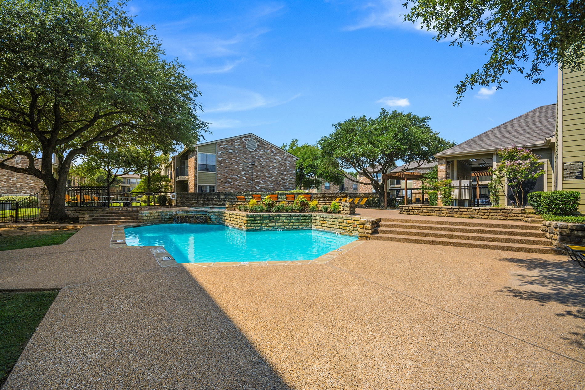 Lakeridge Apartments, 1720 Valley View Ln., Irving, TX - RENTCafé