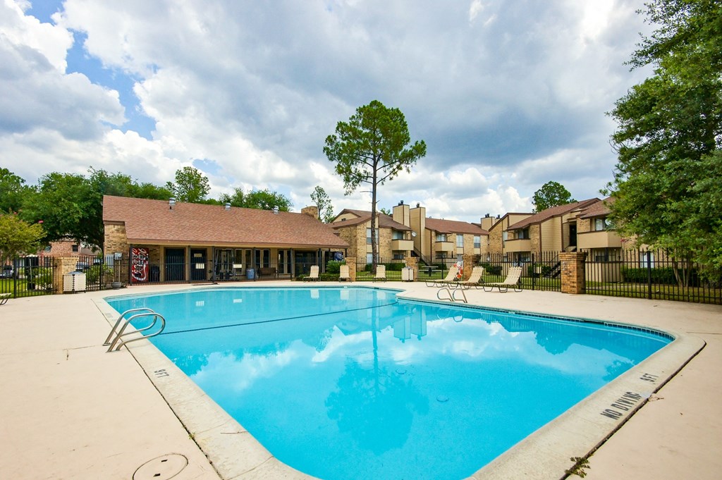 Pool View 3 at 600 Baylor in Longview Tx