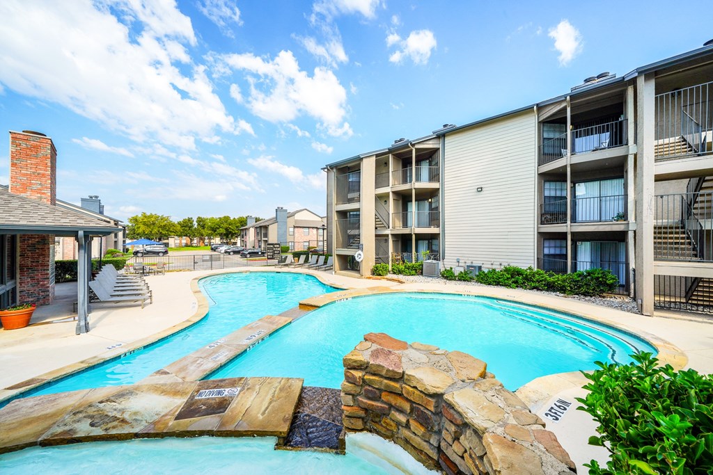the preserve at ballantyne commons pool and apartment buildings