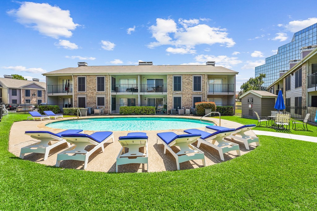 Second Swimming Pool at Noel on the Parkway Apartments in Dallas, Texas, TX