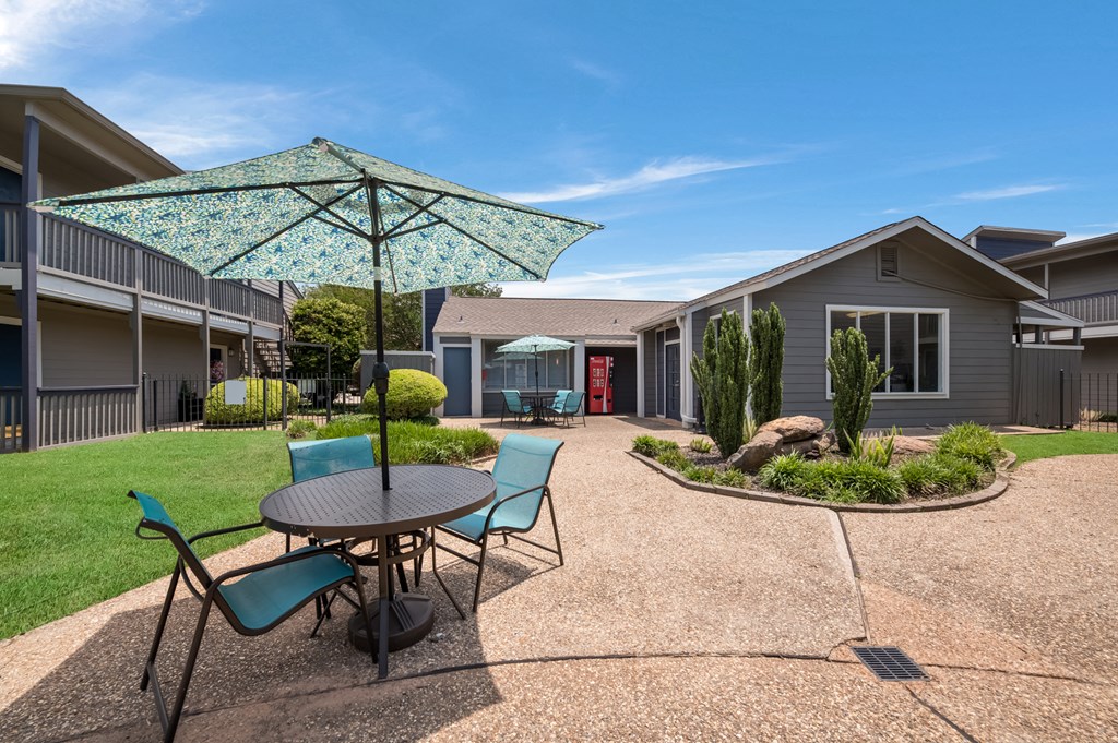 Pool 5 at Laurel Parc in Shreveport, LA