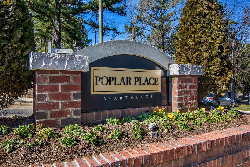 | Poplar Place | Apartments in Carrboro, NC - Photo Gallery 1