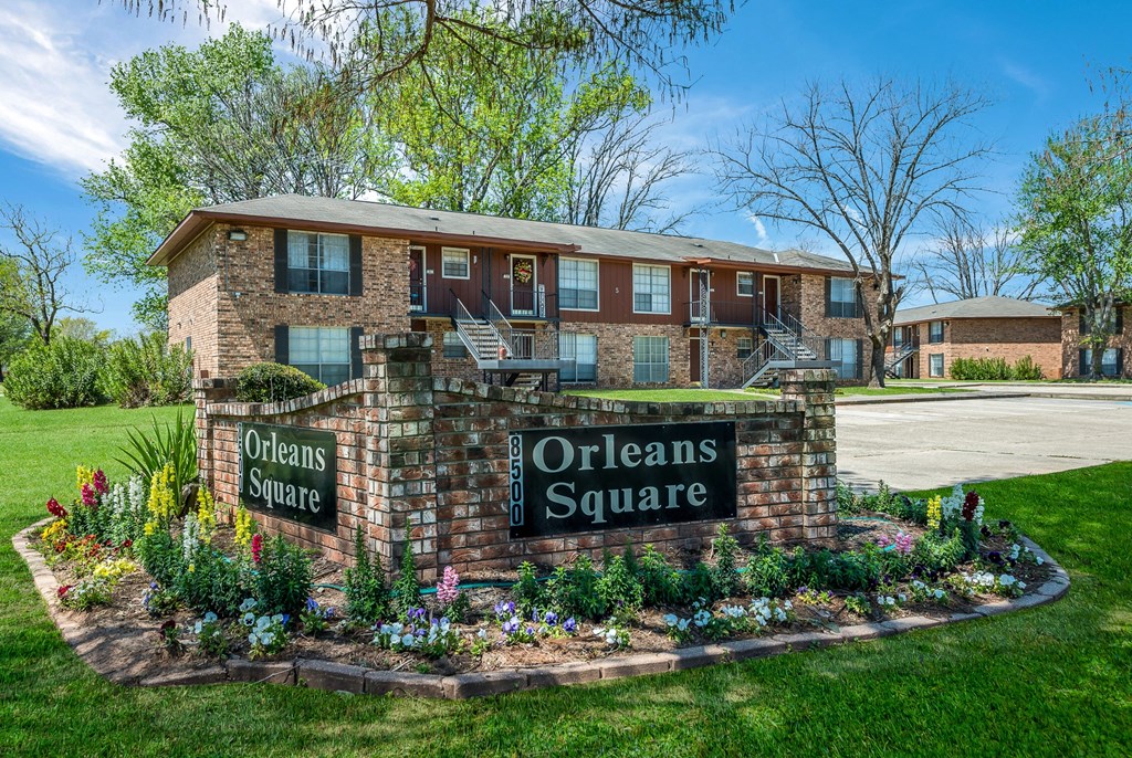 Property Signage at Orleans Square in Shreveport, LA