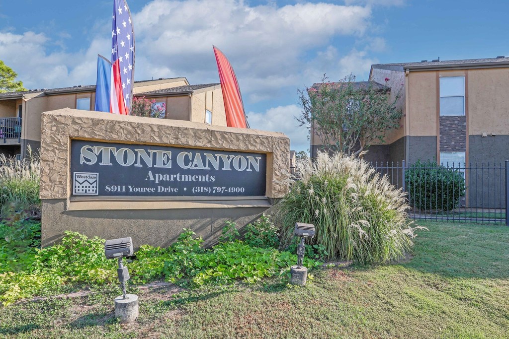 Stone Canyon Apartments sign at Stone Canyon apartments in Shreveport, LA.