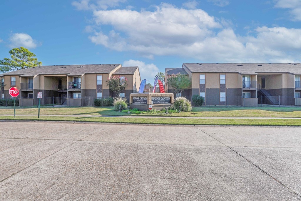 Our beautiful apartments in a sunny day at Stone Canyon apartments in Shreveport, LA.