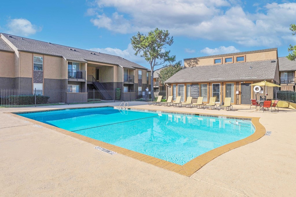 Swimming pool at Stone Canyon apartments in Shreveport, LA.