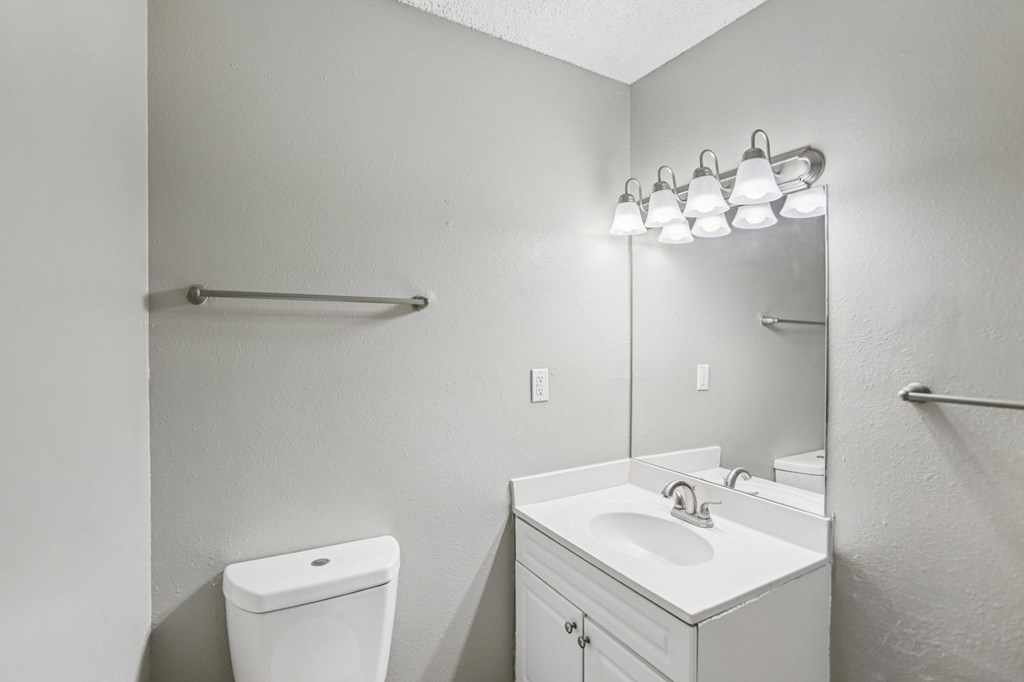 Standford Village Apartments in Norcross, GA Bathroom
