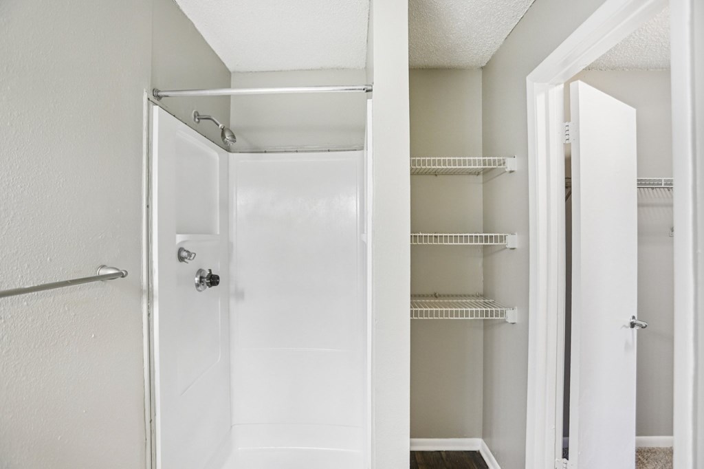 Standford Village Apartments in Norcross, GA Bathroom