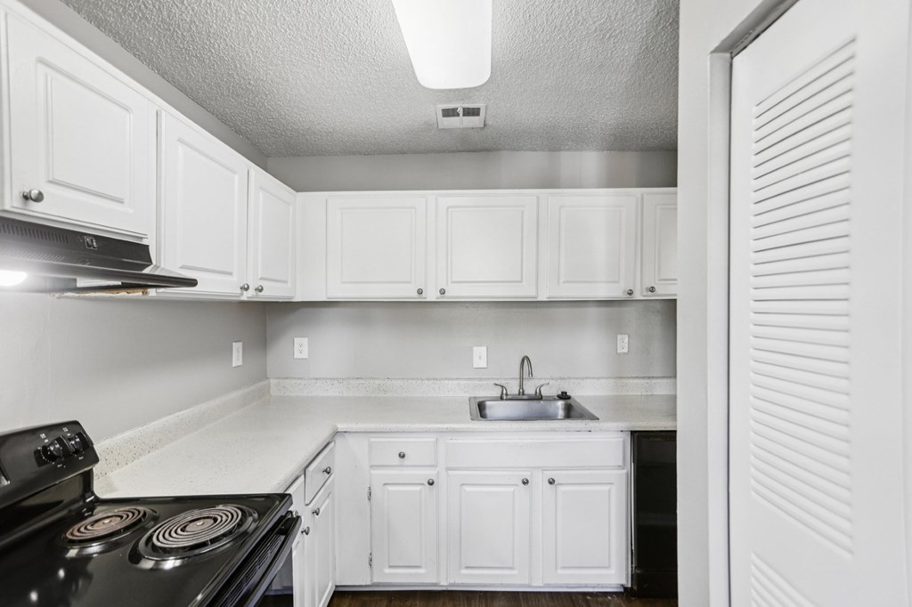 Standford Village Apartments in Norcross, GA Kitchen