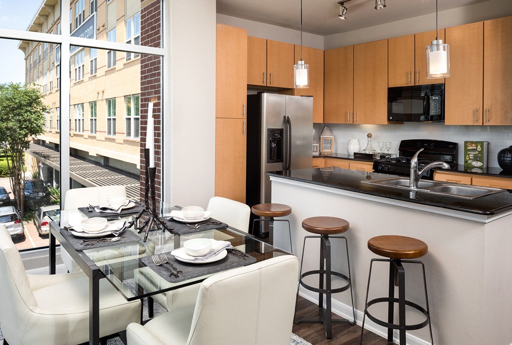 Luxury Kitchen and Dining Area at The Grand at Upper Kirby | Apartments in Houston, TX
