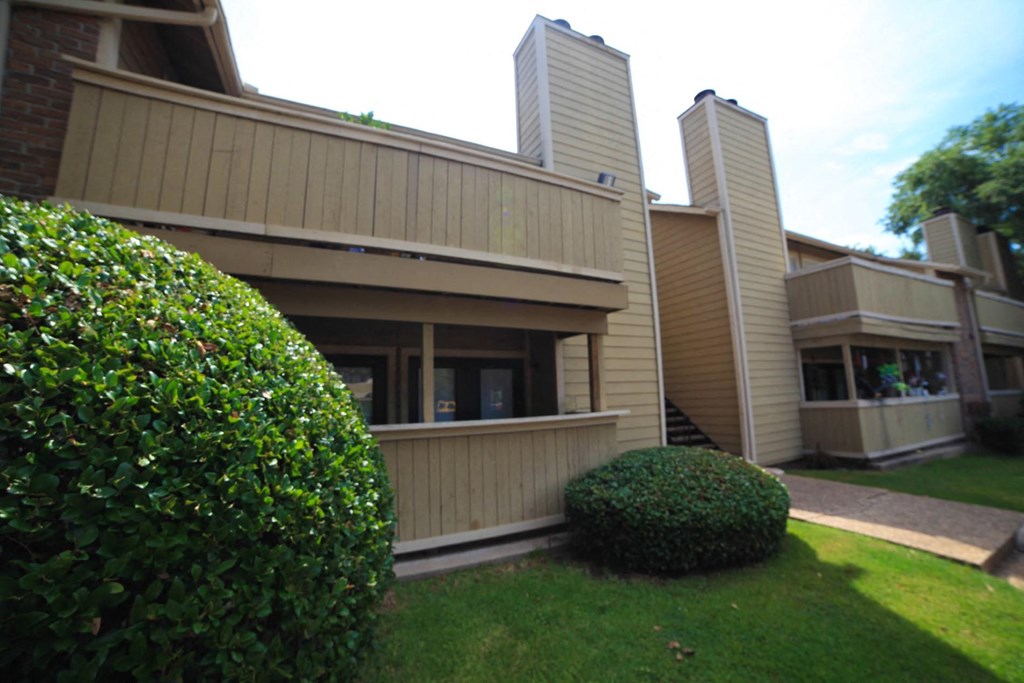 a view of the outside of the building