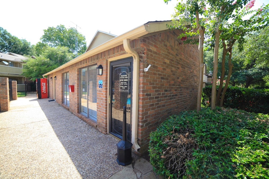 the building where the motel is located