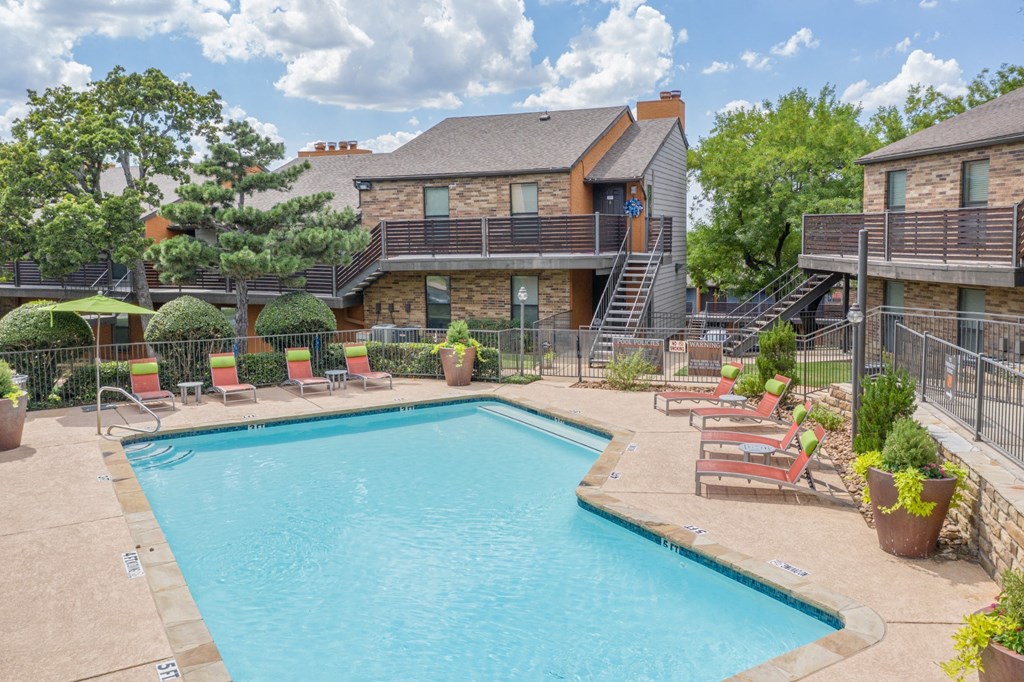 Beautiful swimming pool at Vine Apartments in Arlington, TX