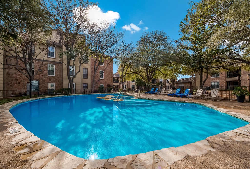 the preserve at ballantyne commons apartment swimming pool