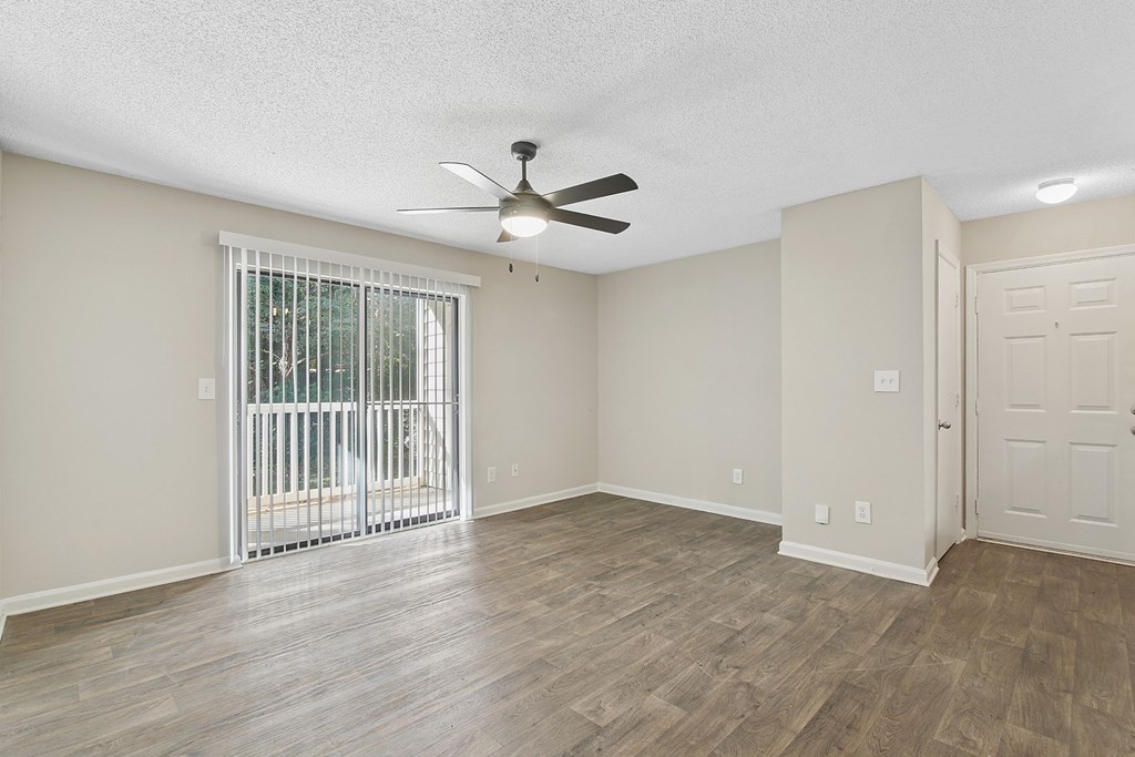 Woodmere Trace Apartmements in Duluth, GA Living Room