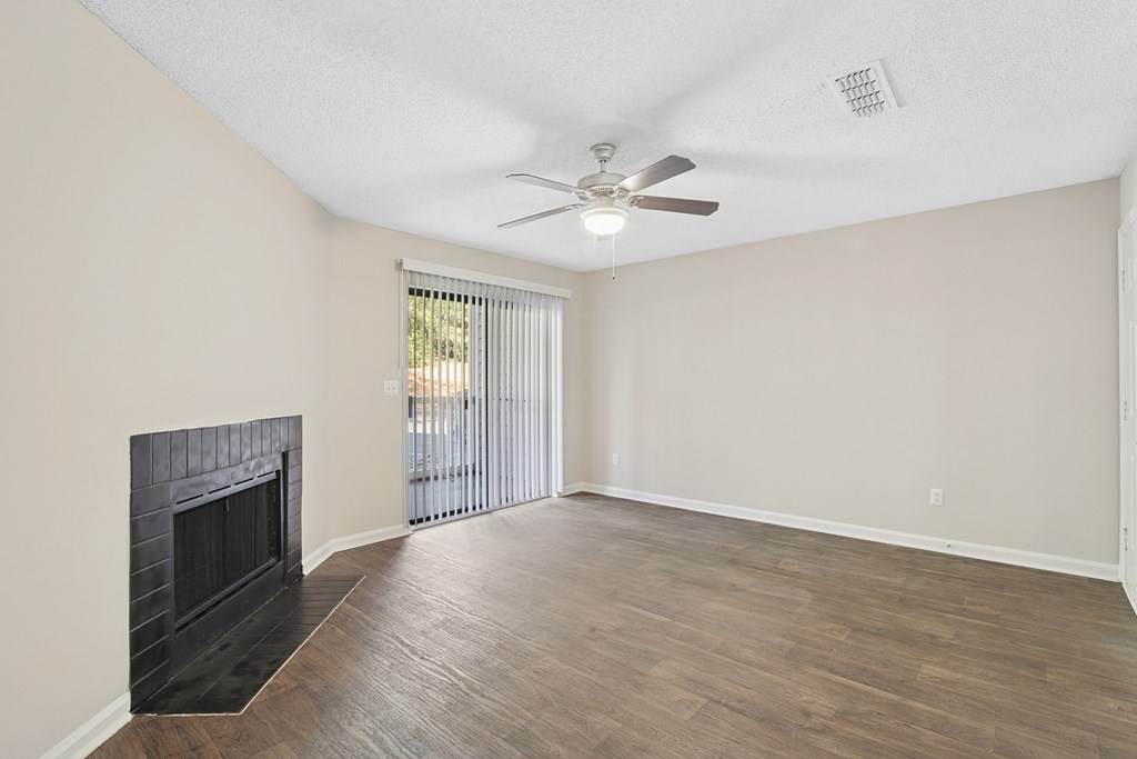 Woodmere Trace Apartmements in Duluth, GA Living Room