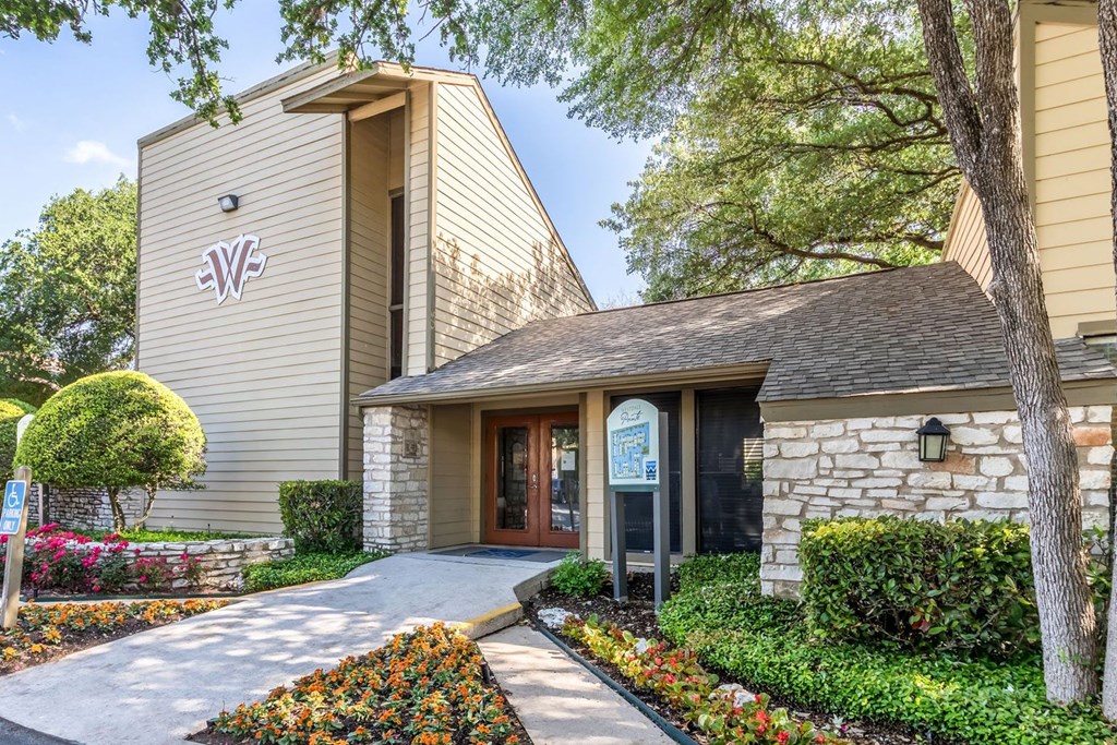 clubhouse entrance at Westdale Pointe in Austin, TX