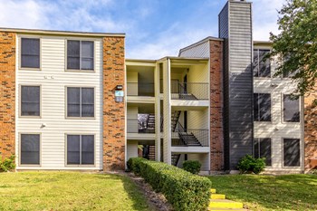 WalnutCreekCrossing-AustinTX-Apartment_Exterior_2 - Photo Gallery 20