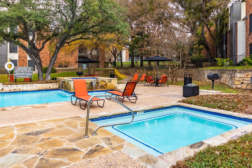 Outdoor Hot Tub at Walnut Creek Crossing Apartments in Austin, Texas