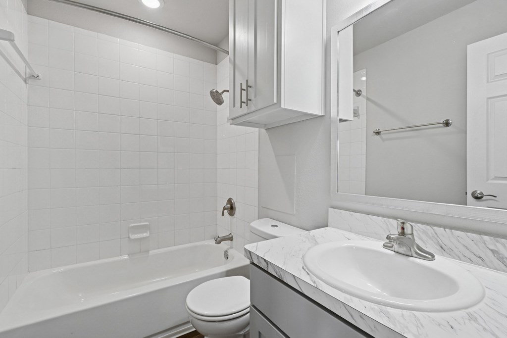 Westdale Hills Muirfield Village in Hurst TX Bathroom