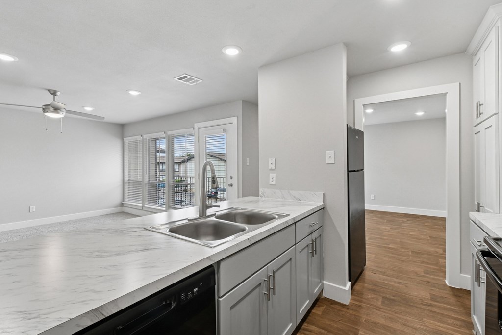 Westdale Hills Muirfield Village in Hurst TX Kitchen