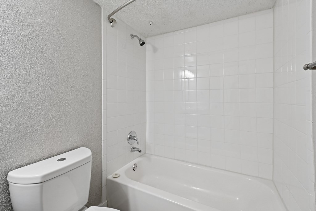 Westdale Hills in Hurt TX Sawgrass bathroom