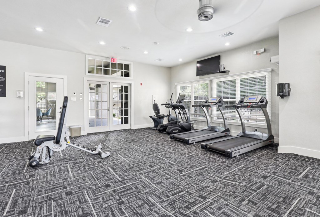 the gym at Jefferson Creek in Irving, TX
