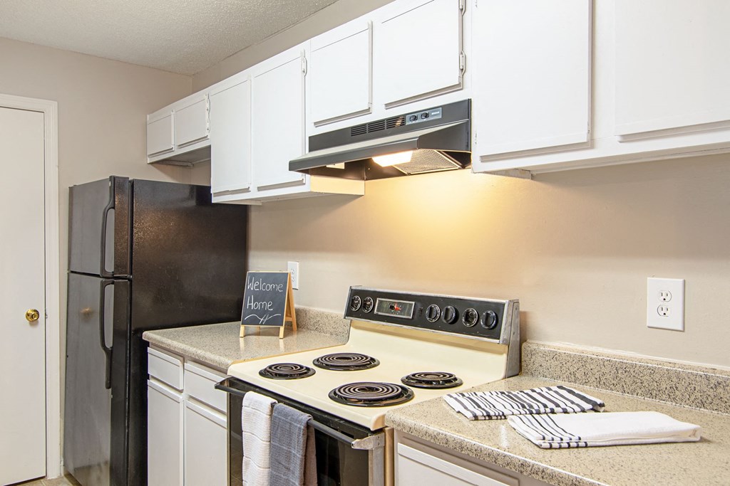 Model Kitchen Appliancesat Woodmere Trace Apartments in Duluth, Georgia, GA 30096