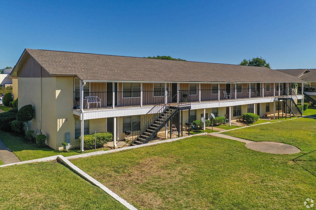 the building where the motel is located
