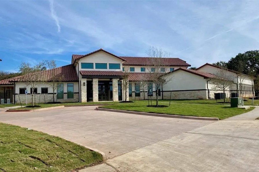 exterior view of Avery Oaks in Austin, TX