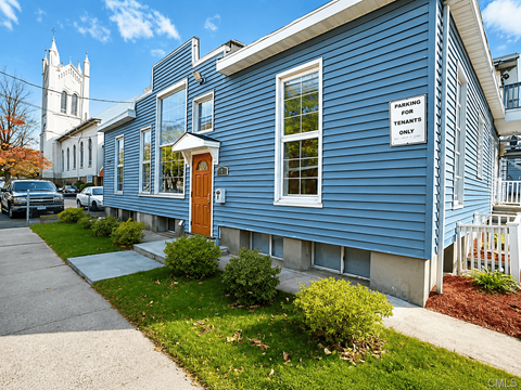 1 Mott Avenue 3 Beds Apartment for Rent