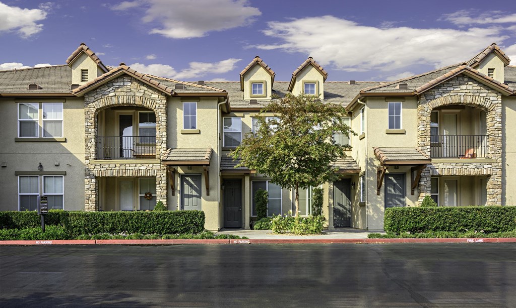 Cotswolds Apartments, 1242 E Champlain Dr, Fresno, CA RentCafe