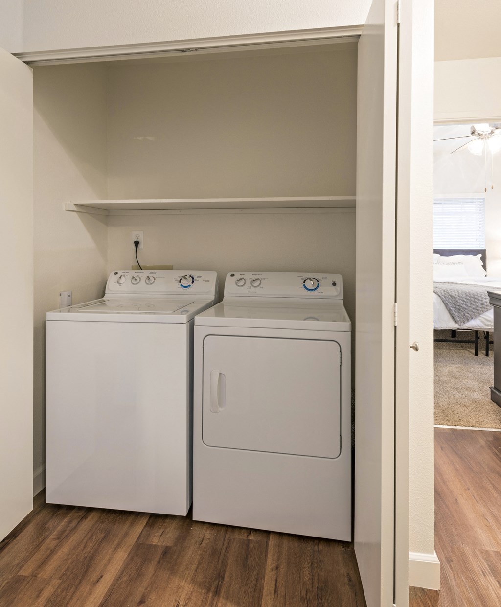 Full Size Washer & Dryer at Park Ridge Apartments, Fresno, CA 