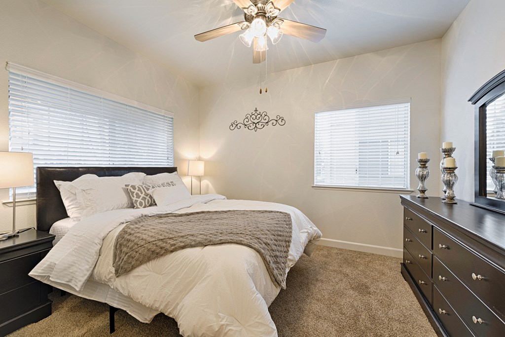 Live in Cozy Bedrooms at Park Ridge Apartments, Fresno, CA 93711