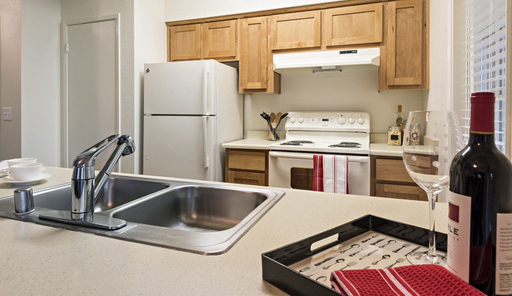 Fully Equipped Kitchen at Park Ridge Apartments, Fresno, CA 93711