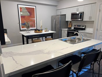 9111 N. Maple Avenue 1-3 Beds Apartment for Rent - Photo Gallery 11
