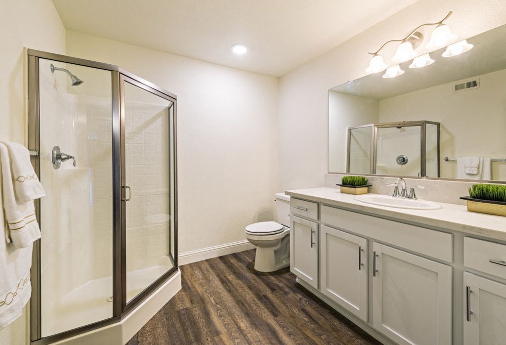 Luxurious Bathrooms at Le Provence at the Dominion, Fresno, CA, 93720